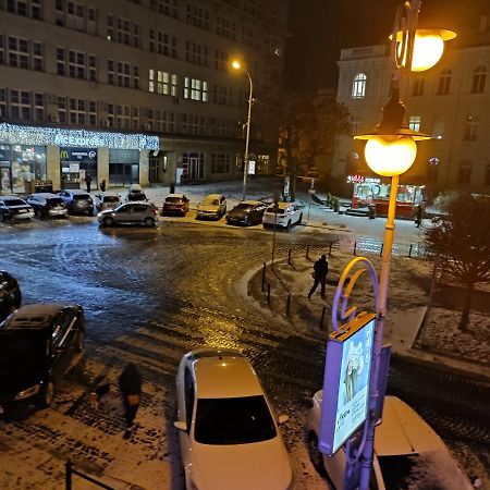 Апартаменти трехкімнатні в самому центрі для 6-х Львов Экстерьер фото