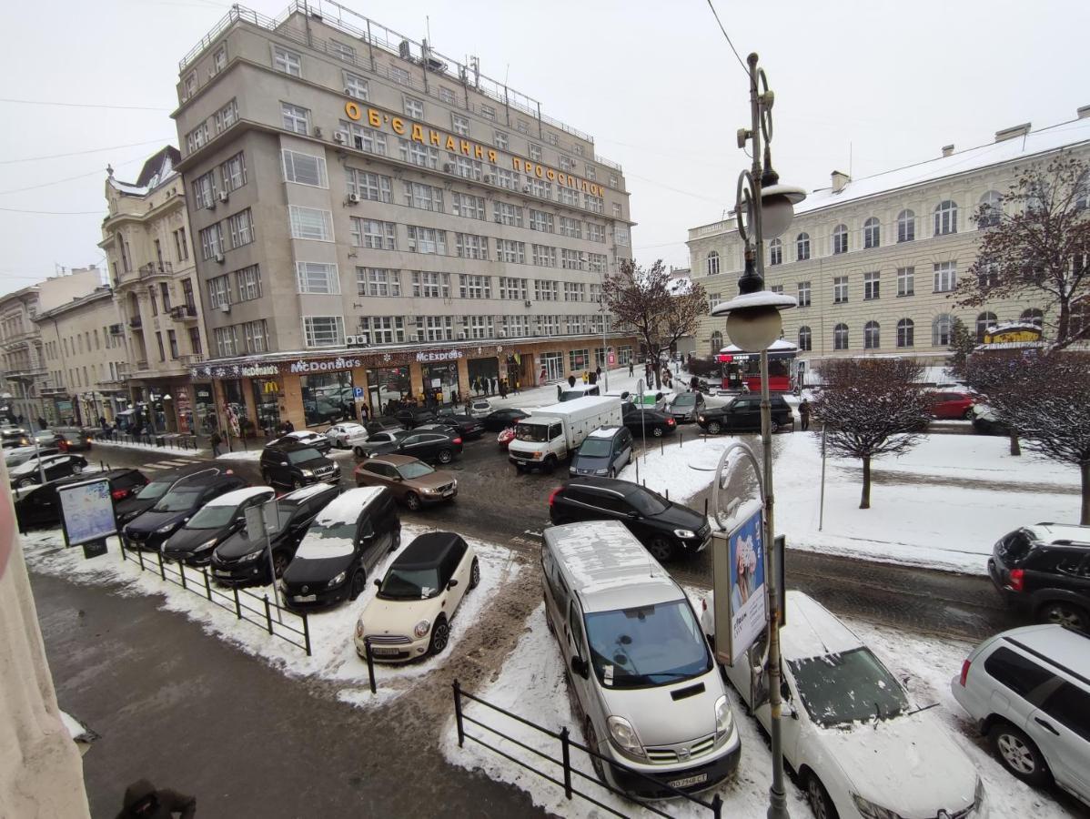 Апартаменти трехкімнатні в самому центрі для 6-х Львов Экстерьер фото